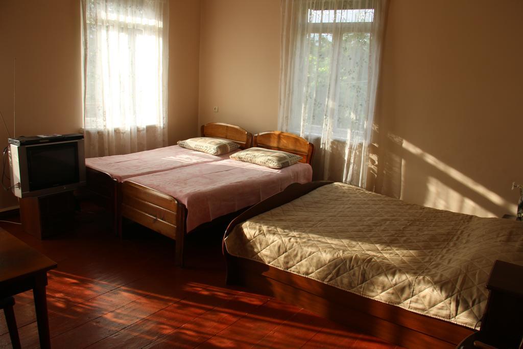 Achi Guest House Makhinjauri Quarto foto