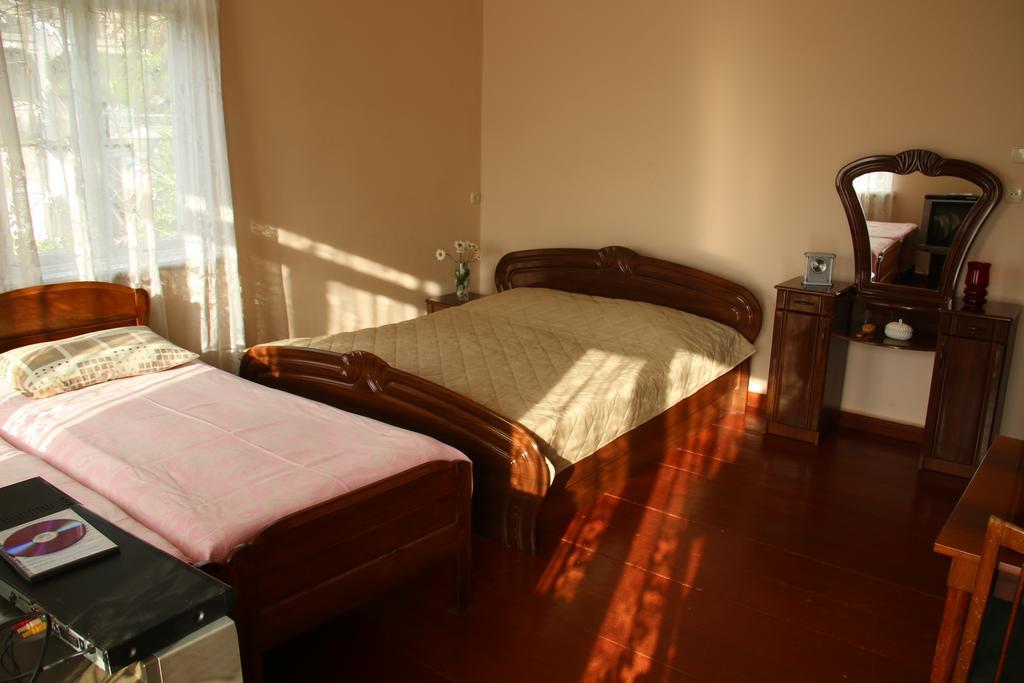 Achi Guest House Makhinjauri Quarto foto